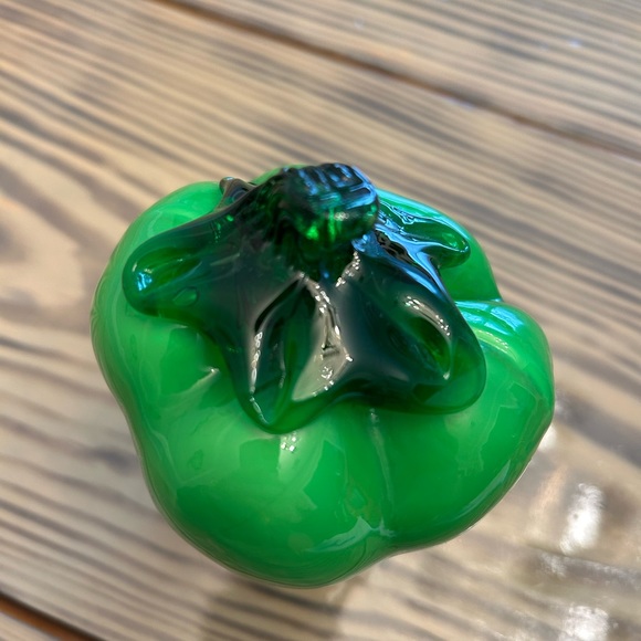 Hand blown green pepper vegetable bell pepper art glass - Picture 3 of 9